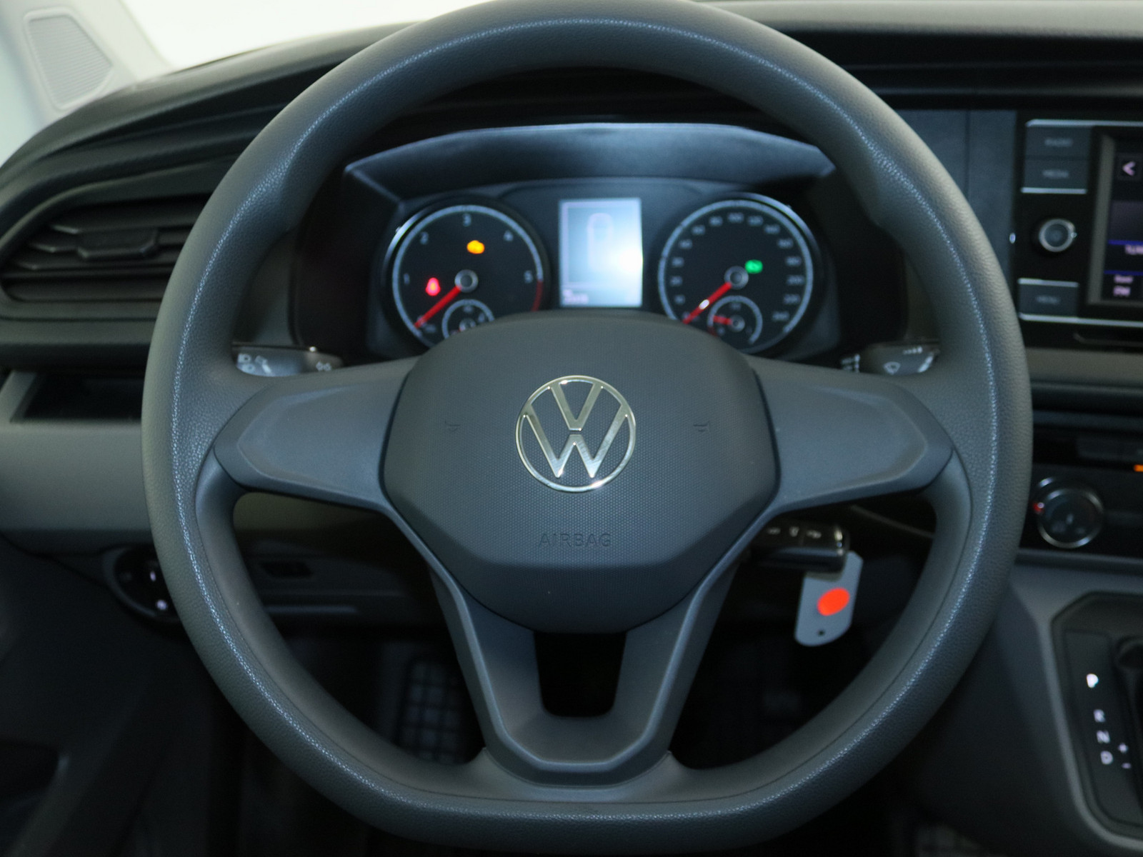 VW T6.1 Transporter Kombi 2.0 TDI lang FWD VW T6.1 Transporter Kombi 2.0 TDI lang FWD