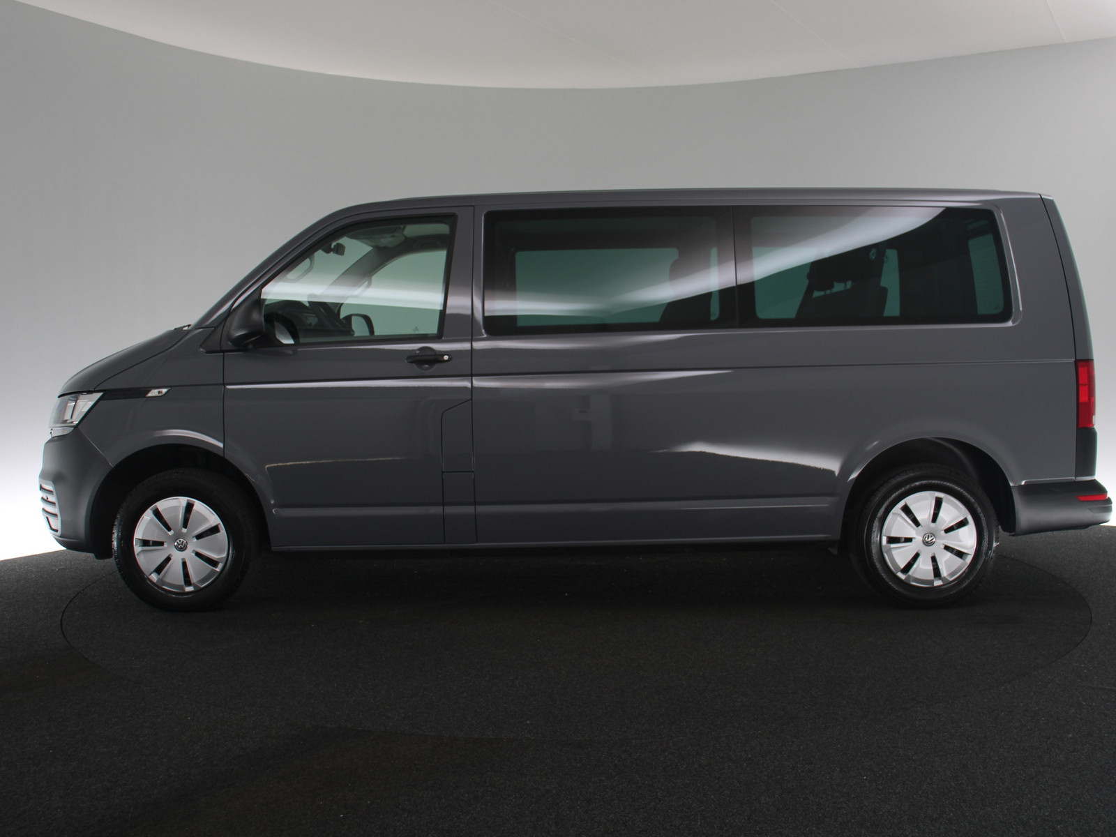 VW T6.1 Transporter Kombi 2.0 TDI lang FWD VW T6.1 Transporter Kombi 2.0 TDI lang FWD