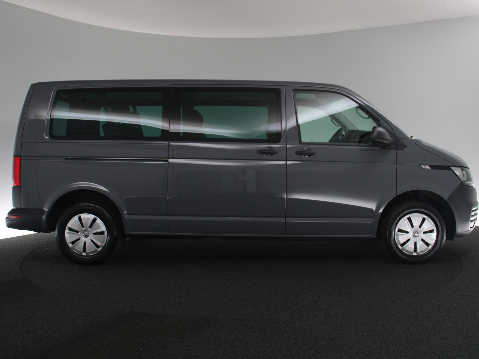 VW T6.1 Transporter Kombi 2.0 TDI lang FWD VW T6.1 Transporter Kombi 2.0 TDI lang FWD