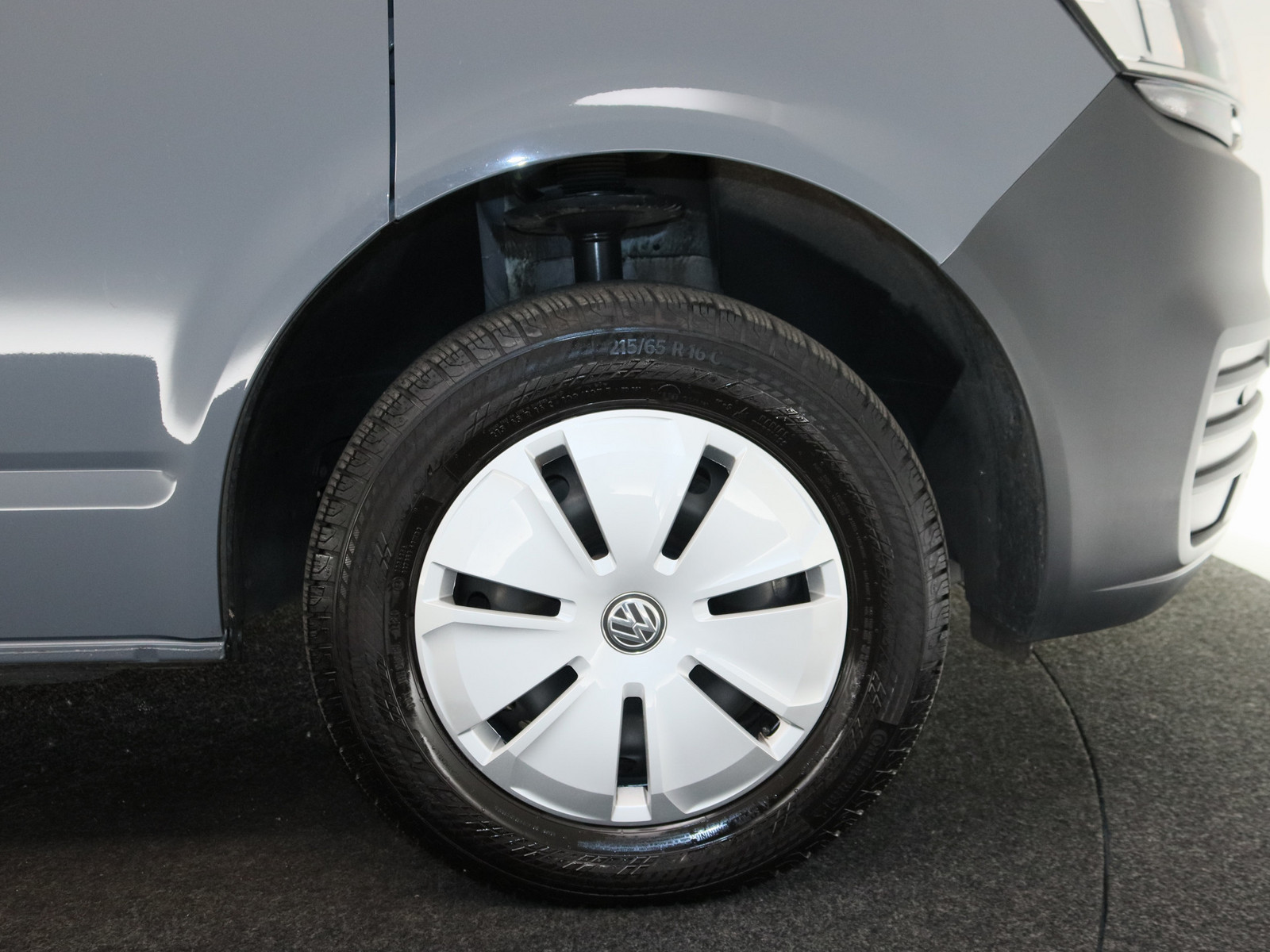 VW T6.1 Transporter Kombi 2.0 TDI lang FWD VW T6.1 Transporter Kombi 2.0 TDI lang FWD