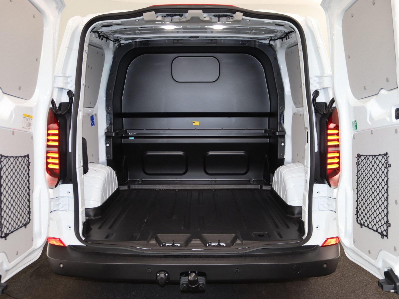 VW T7 Transporter Kasten Plus 2.0 TDI KR VW T7 Transporter Kasten Plus 2.0 TDI KR