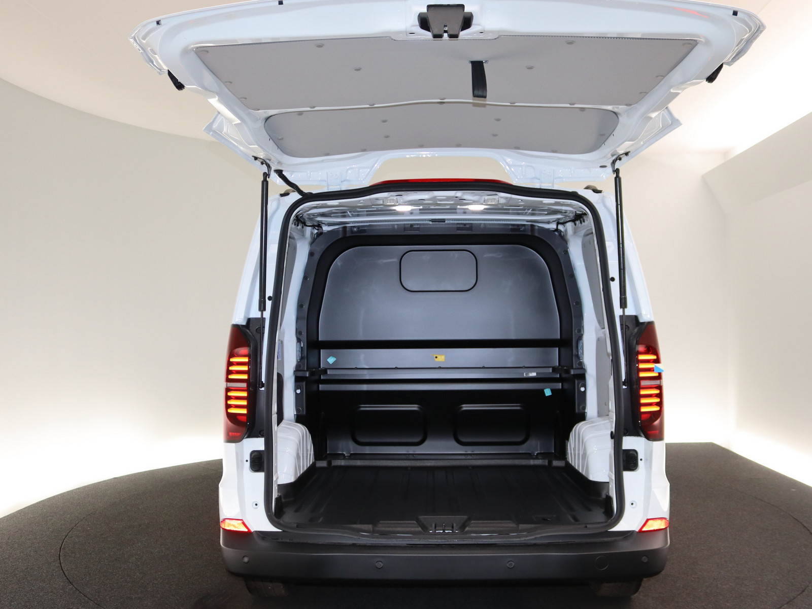 VW T7 Transporter Kasten Plus 2.0 TDI KR VW T7 Transporter Kasten Plus 2.0 TDI KR