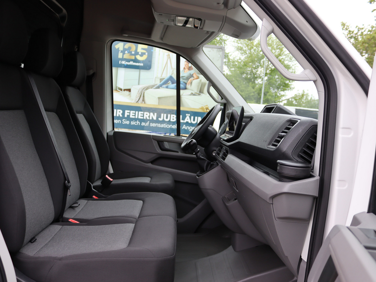 VW Crafter 35 2.0 TDI L2H2 FWD VW Crafter 35 2.0 TDI L2H2 FWD
