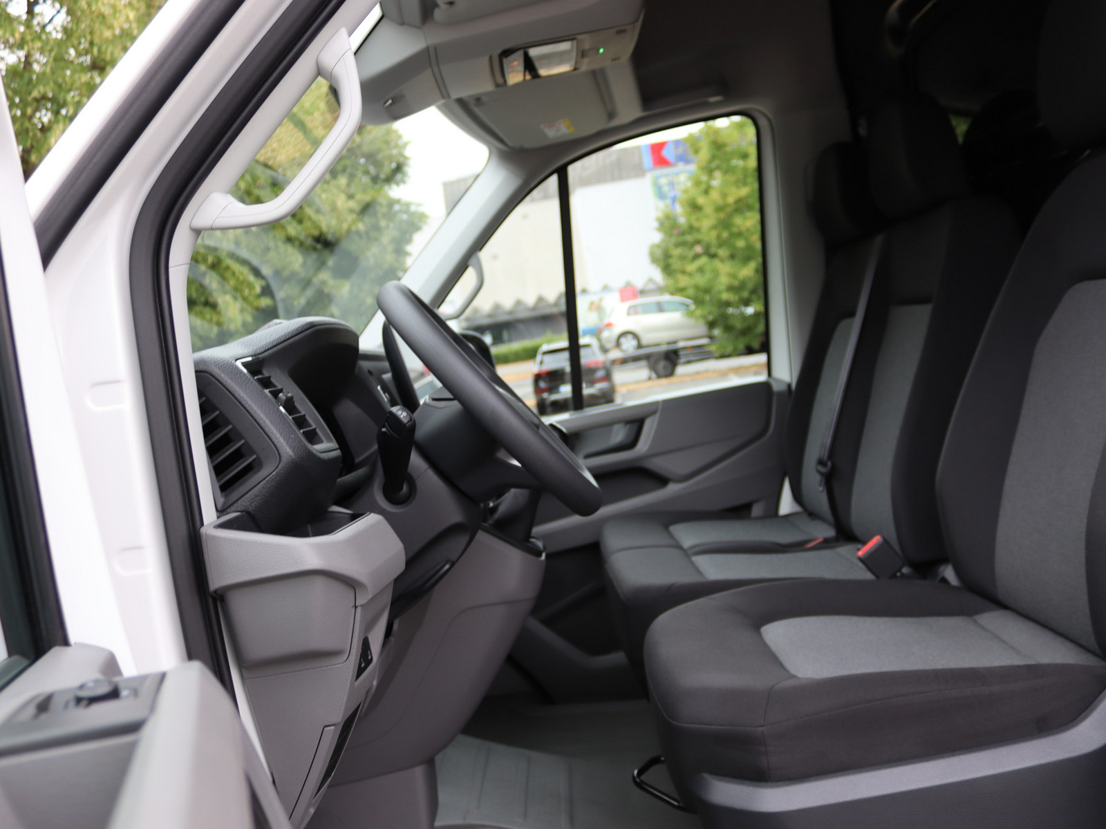 VW Crafter 35 2.0 TDI L2H2 FWD VW Crafter 35 2.0 TDI L2H2 FWD