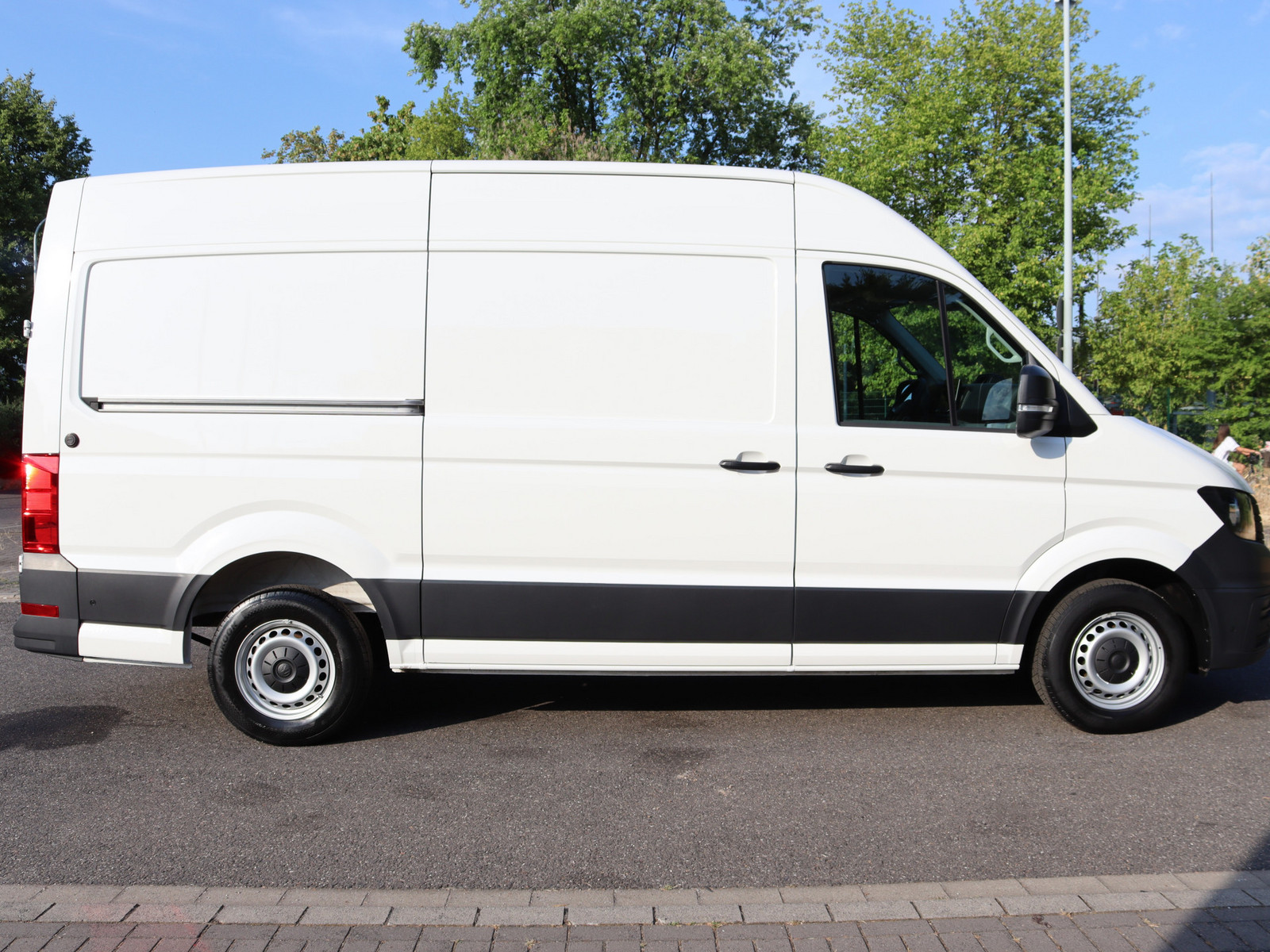 VW Crafter 35 2.0 TDI L2H2 FWD VW Crafter 35 2.0 TDI L2H2 FWD