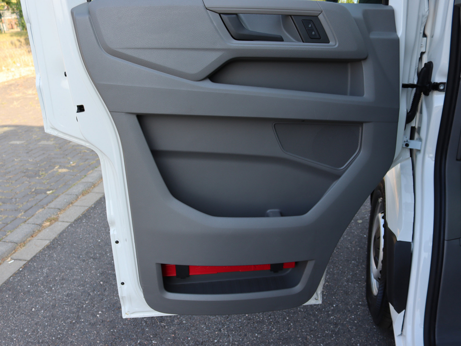 VW Crafter 35 2.0 TDI L2H2 FWD VW Crafter 35 2.0 TDI L2H2 FWD