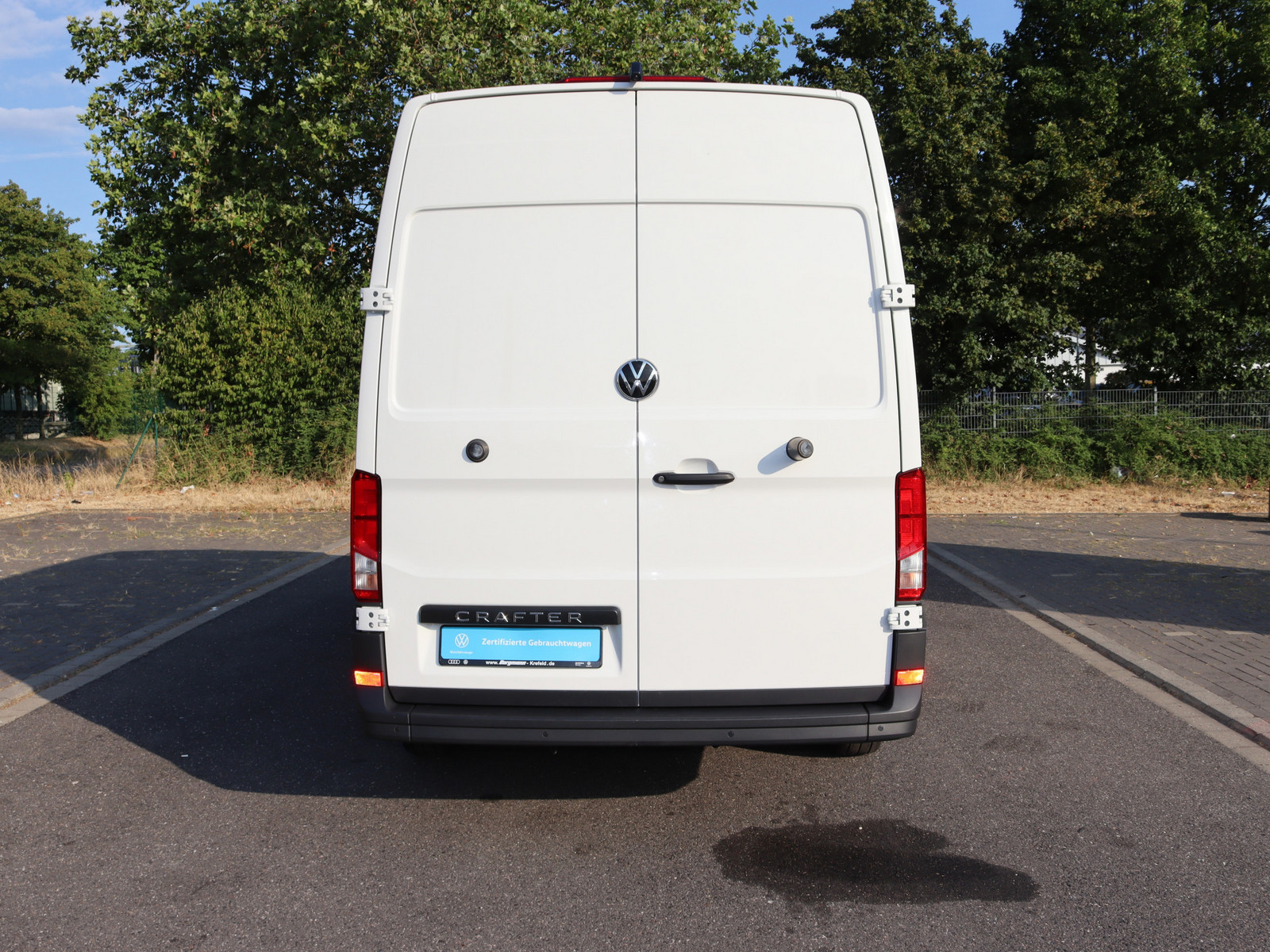 VW Crafter 35 2.0 TDI L2H2 FWD VW Crafter 35 2.0 TDI L2H2 FWD