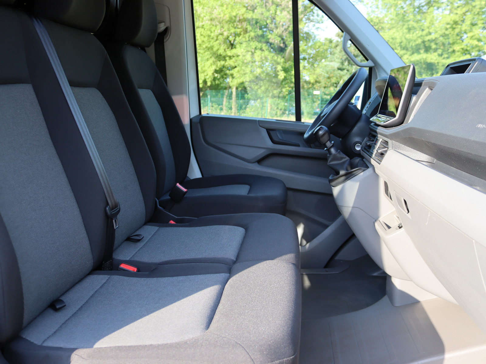 VW Crafter 35 2.0 TDI L2H2 FWD VW Crafter 35 2.0 TDI L2H2 FWD