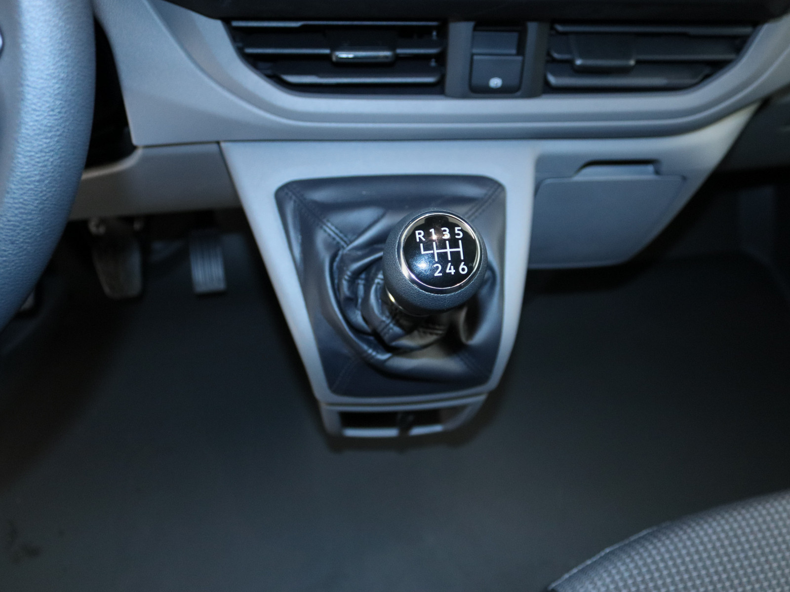 VW Kasten 2.0 TDI KR L1H1 VW Kasten 2.0 TDI KR L1H1