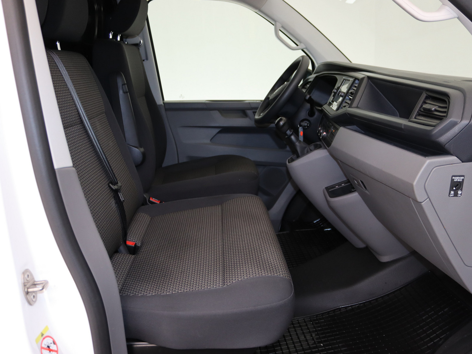 VW T6.1 Transporter Kasten 2.0 TDI lang FWD AHK PDC VW T6.1 Transporter Kasten 2.0 TDI lang FWD AHK PDC
