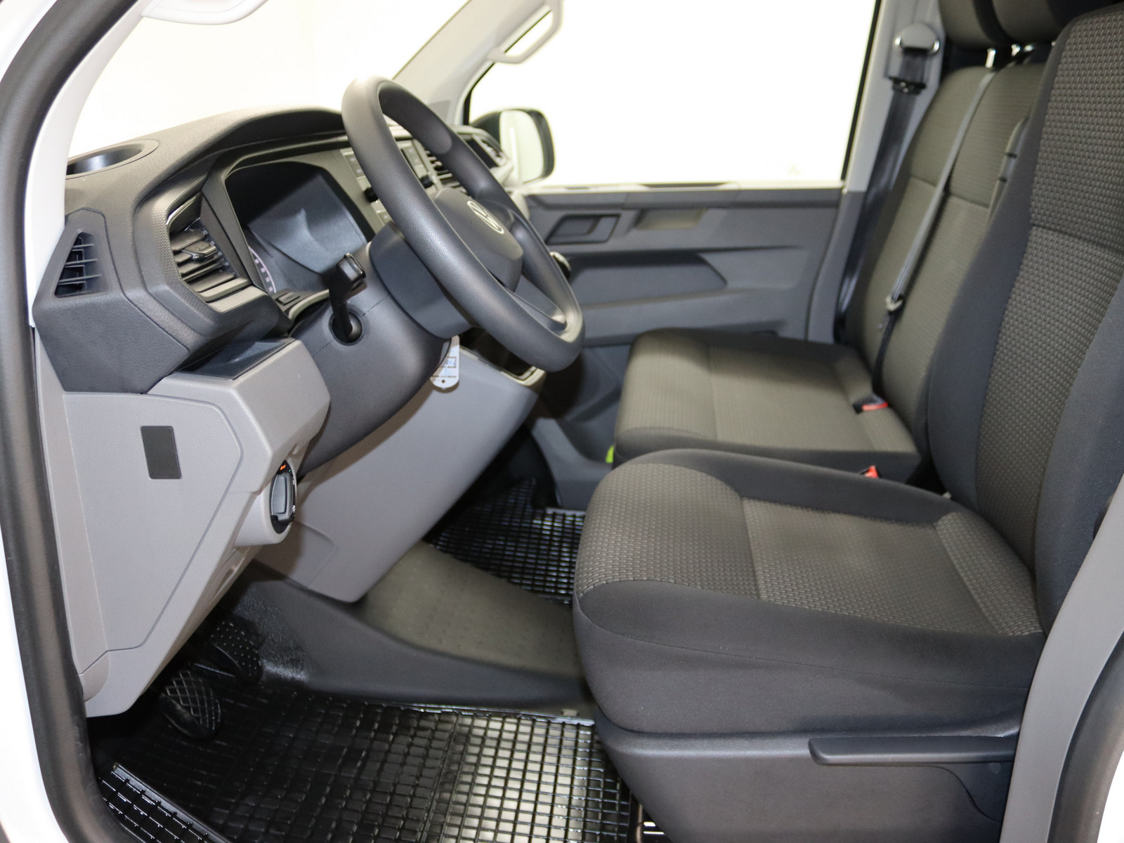 VW T6.1 Transporter Kasten 2.0 TDI lang FWD AHK PDC VW T6.1 Transporter Kasten 2.0 TDI lang FWD AHK PDC