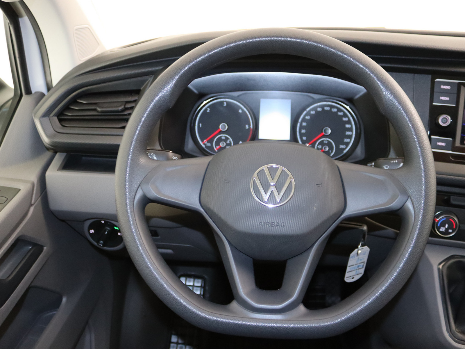 VW T6.1 Transporter Kasten 2.0 TDI lang FWD AHK PDC VW T6.1 Transporter Kasten 2.0 TDI lang FWD AHK PDC