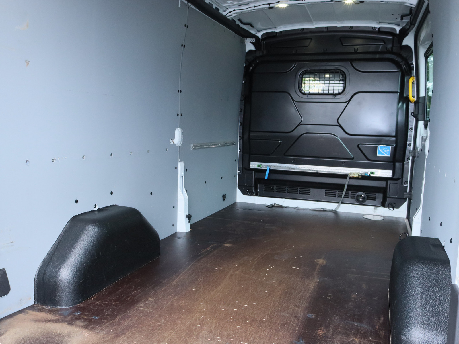 FORD Transit FT 350 2.0 TDCi DPF 350 L3 Trend FWD FORD Transit FT 350 2.0 TDCi DPF 350 L3 Trend FWD