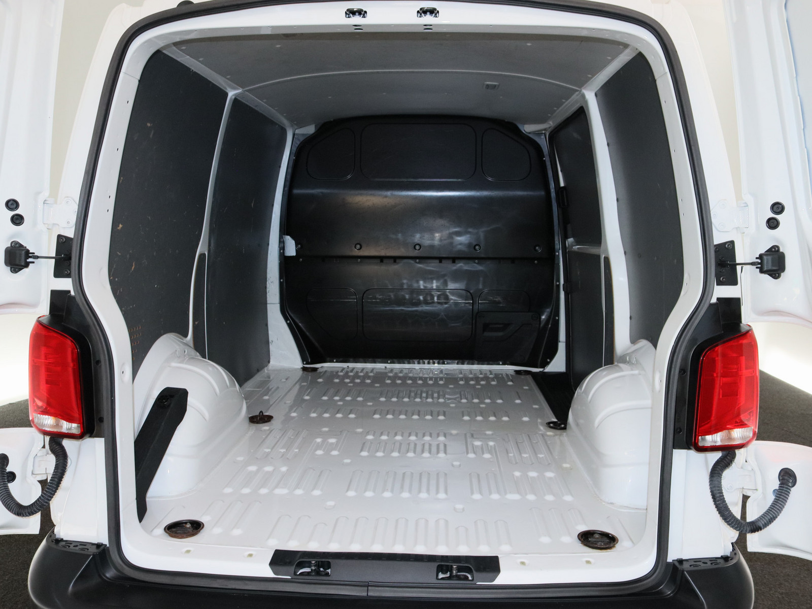 VW T6.1 Transporter Kasten 2.0 TDI FWD EcoProfi VW T6.1 Transporter Kasten 2.0 TDI FWD EcoProfi