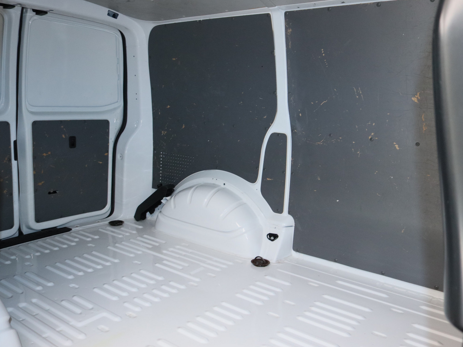 VW T6.1 Transporter Kasten 2.0 TDI FWD EcoProfi VW T6.1 Transporter Kasten 2.0 TDI FWD EcoProfi
