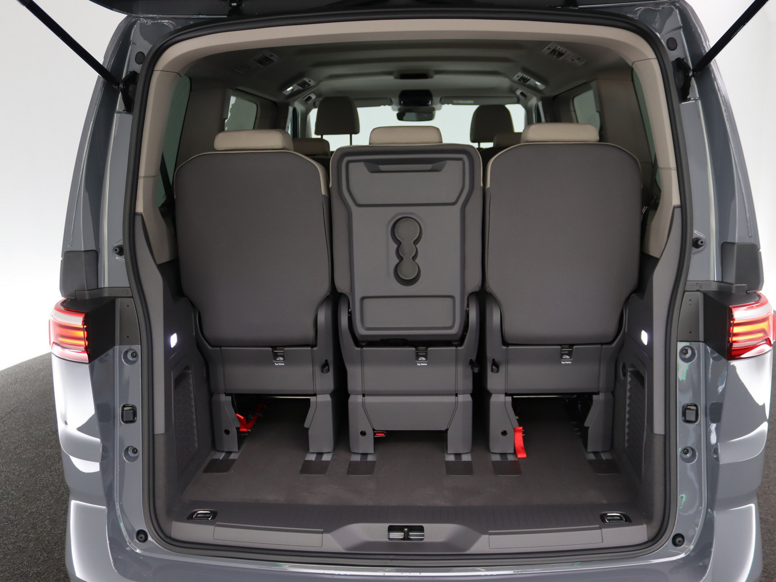 VW T7 Multivan 2.0 TDI Trend VW T7 Multivan 2.0 TDI Trend
