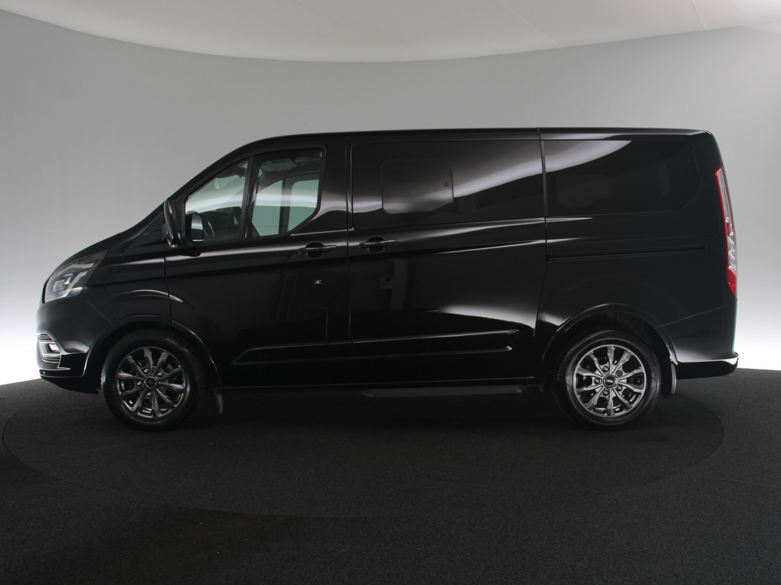 FORD Tourneo Custom 2.0 TDCi 310 L1 Tourneo FORD Tourneo Custom 2.0 TDCi 310 L1 Tourneo