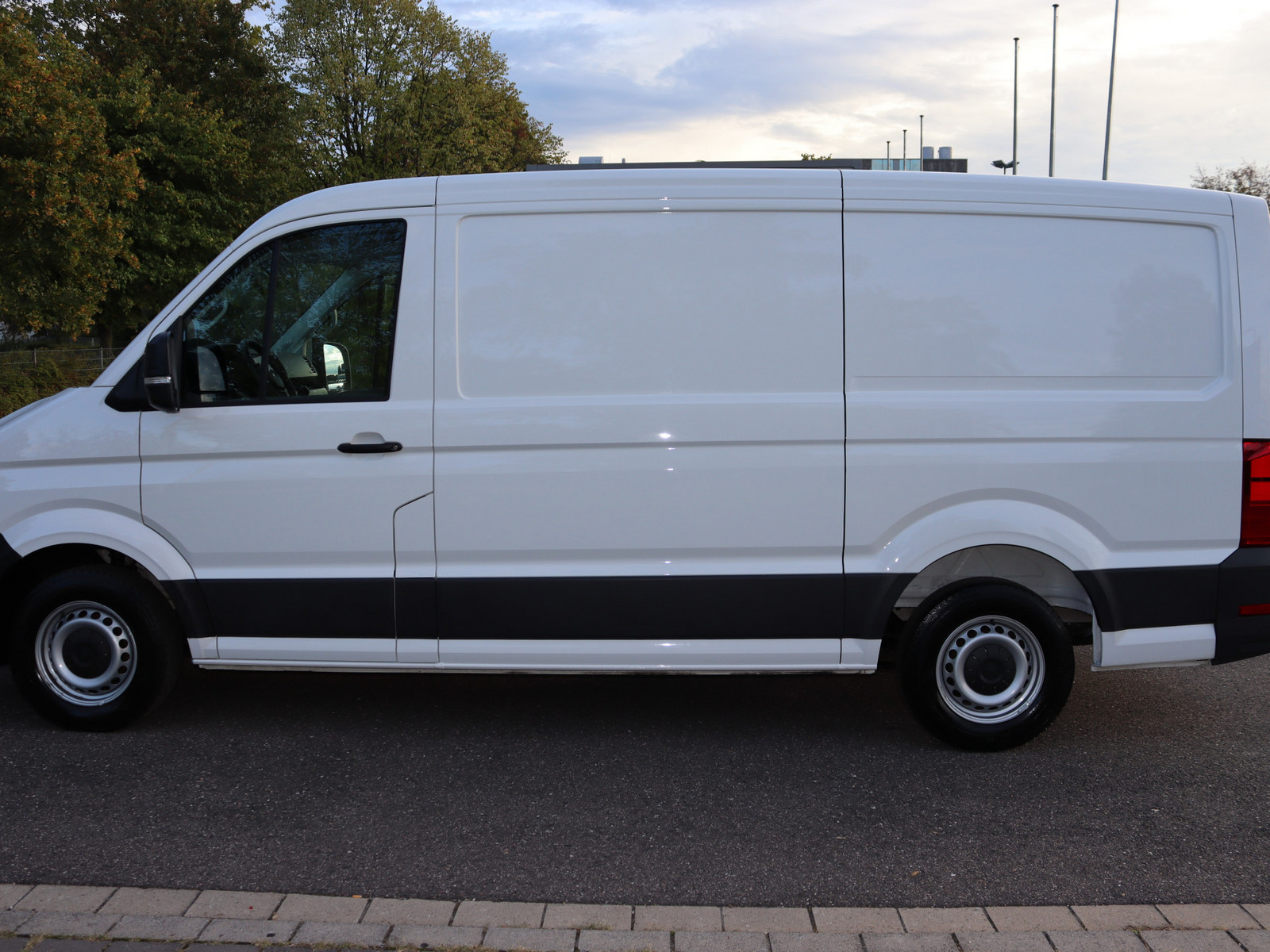 VW Crafter 35 2.0 TDI L2H1 FWD VW Crafter 35 2.0 TDI L2H1 FWD