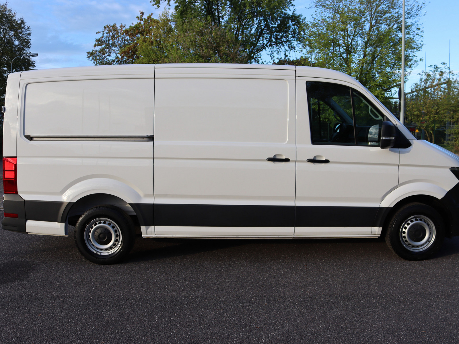 VW Crafter 35 2.0 TDI L2H1 FWD VW Crafter 35 2.0 TDI L2H1 FWD