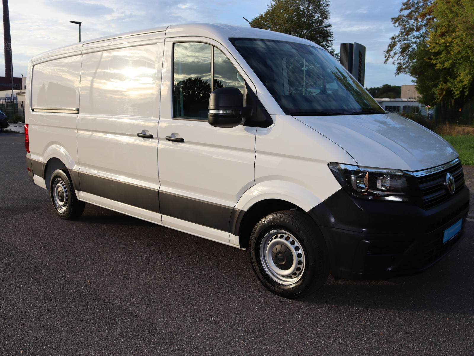 VW Crafter 35 2.0 TDI L2H1 FWD VW Crafter 35 2.0 TDI L2H1 FWD