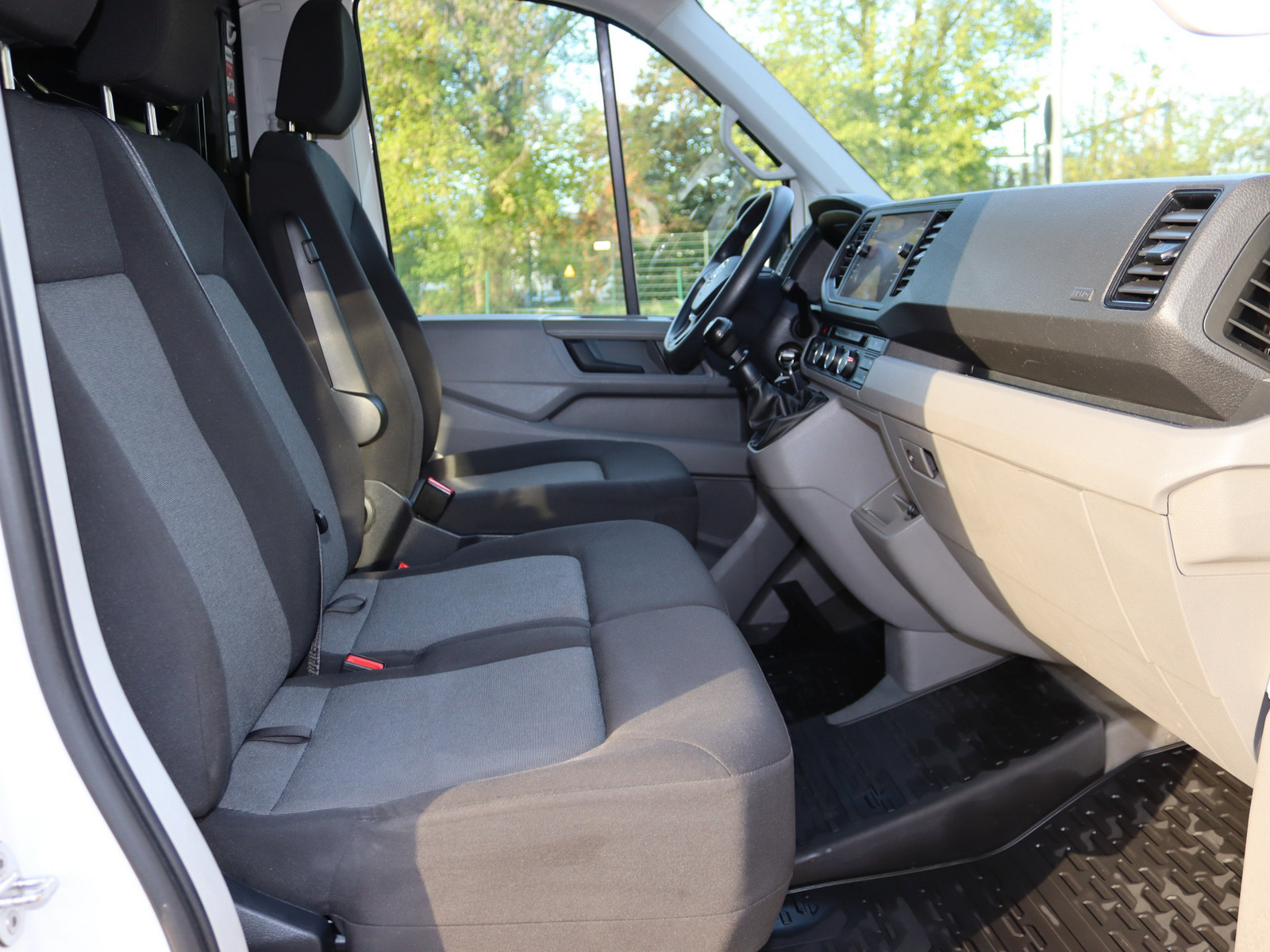 VW Crafter 35 2.0 TDI L2H1 FWD VW Crafter 35 2.0 TDI L2H1 FWD