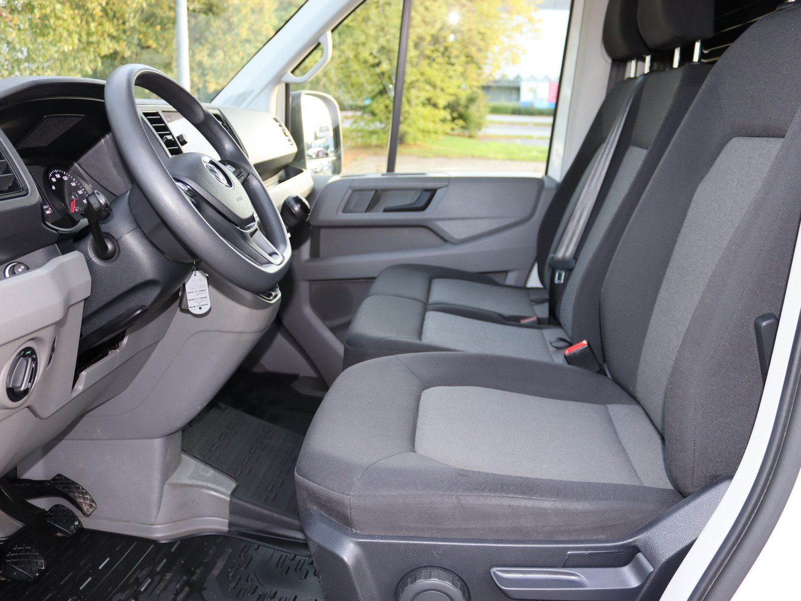 VW Crafter 35 2.0 TDI L2H1 FWD VW Crafter 35 2.0 TDI L2H1 FWD