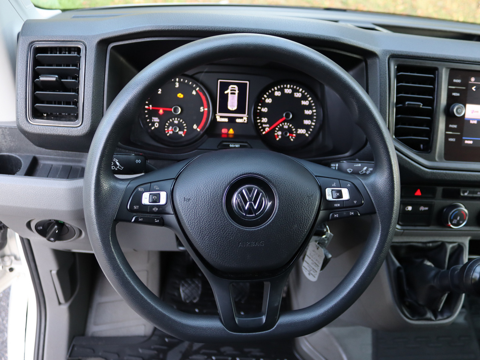VW Crafter 35 2.0 TDI L2H1 FWD VW Crafter 35 2.0 TDI L2H1 FWD