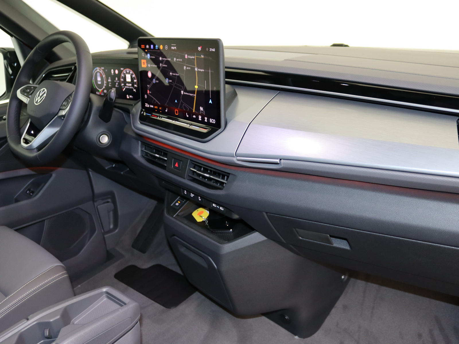 VW T7 Multivan Life 1,5 l 130 kW eHybrid VW T7 Multivan Life 1,5 l 130 kW eHybrid