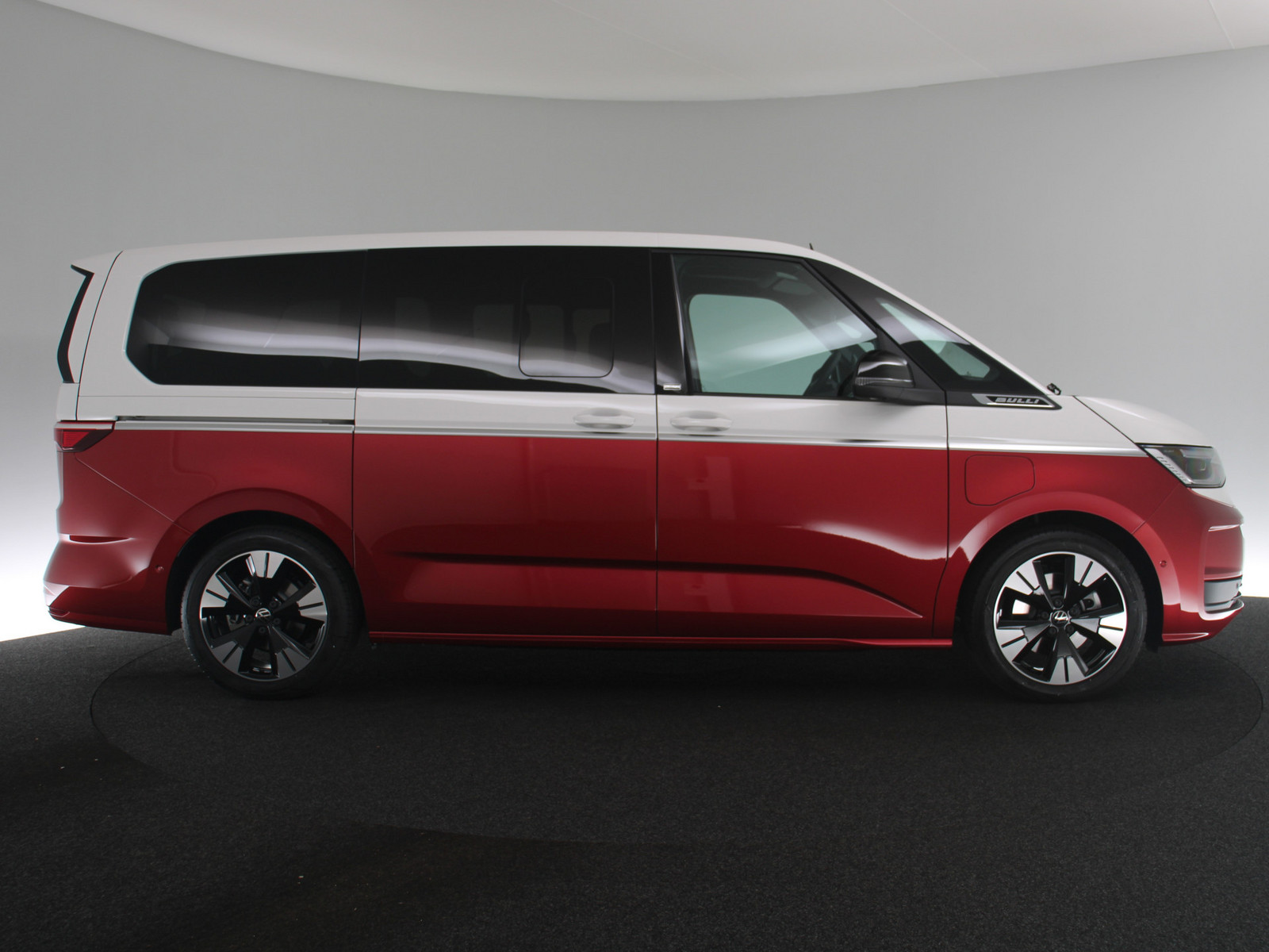 VW T7 Multivan Life 1,5 l 130 kW eHybrid VW T7 Multivan Life 1,5 l 130 kW eHybrid