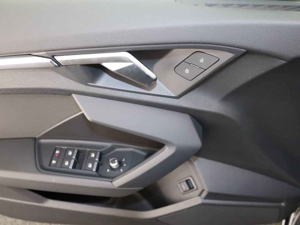 AUDI A3 Limousine 35 TFSI S tronic LED+MMI Navi Plus