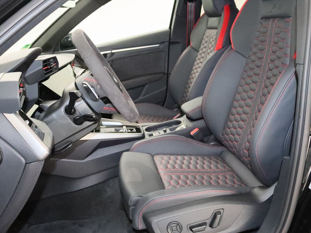 AUDI RS 3 Limousine S tronic RS-DYN+HUD+LEDER+PANO+SPORT-ABGAS+B&O