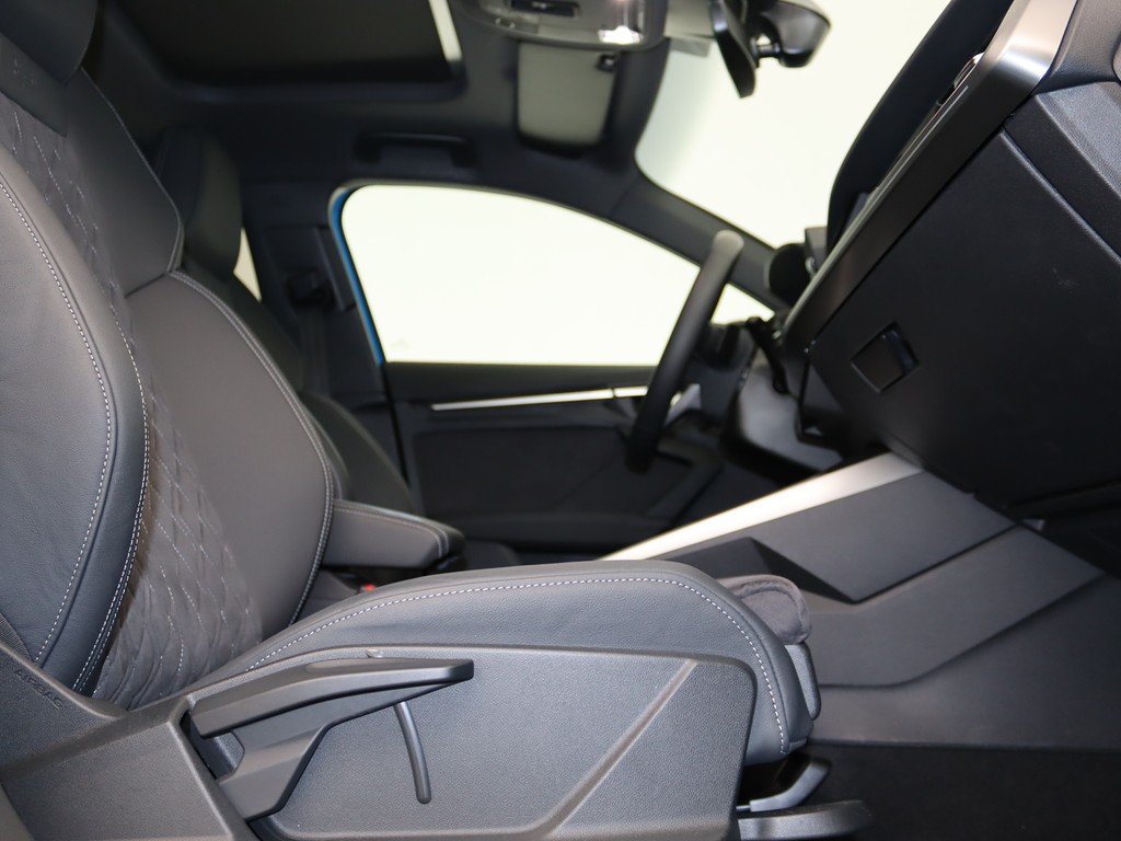 AUDI A3 Limousine 40 TFSI quattro S tronic S line+Panorama+Matrix