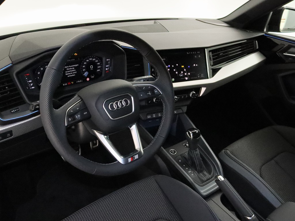 Audi A4 Version des Jahres 2017 LED und Batterie im Funkschlüssel