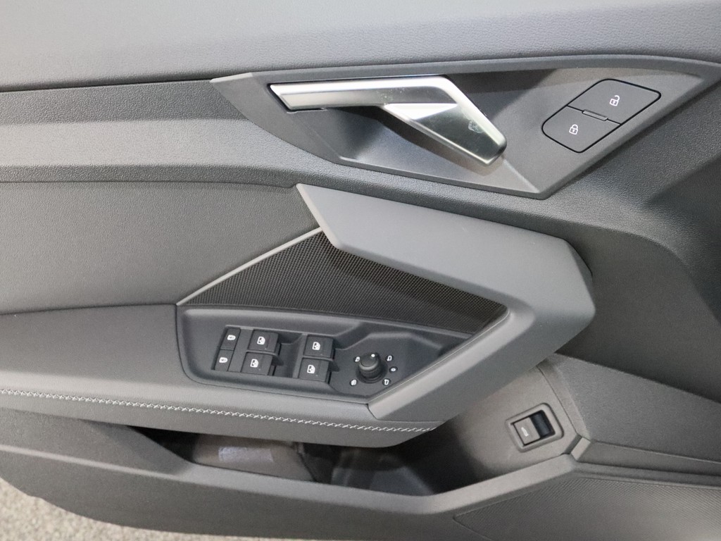 AUDI A3 Sportback 40 TFSI quattro S tronic S line+Panorama+AHK