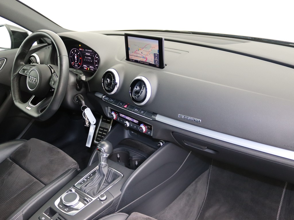 AUDI A3 Sportback 40 TDI quattro S tronic S line Panorama, MMI Navi Plus, VC