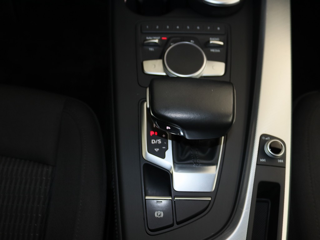 AUDI A4 Avant 2.0 TDI S tronic design Panorama, MMI Navi Plus