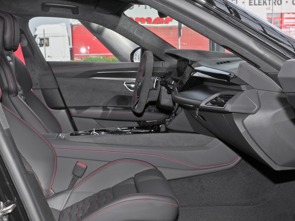 AUDI RS e-tron GT 440 KW Carbondach Matrix Head-Up Optikpaket Carbon