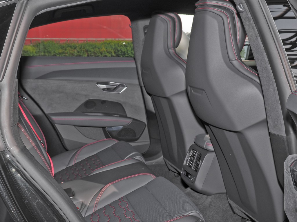 AUDI RS e-tron GT 440 KW Carbondach Matrix Head-Up Optikpaket Carbon