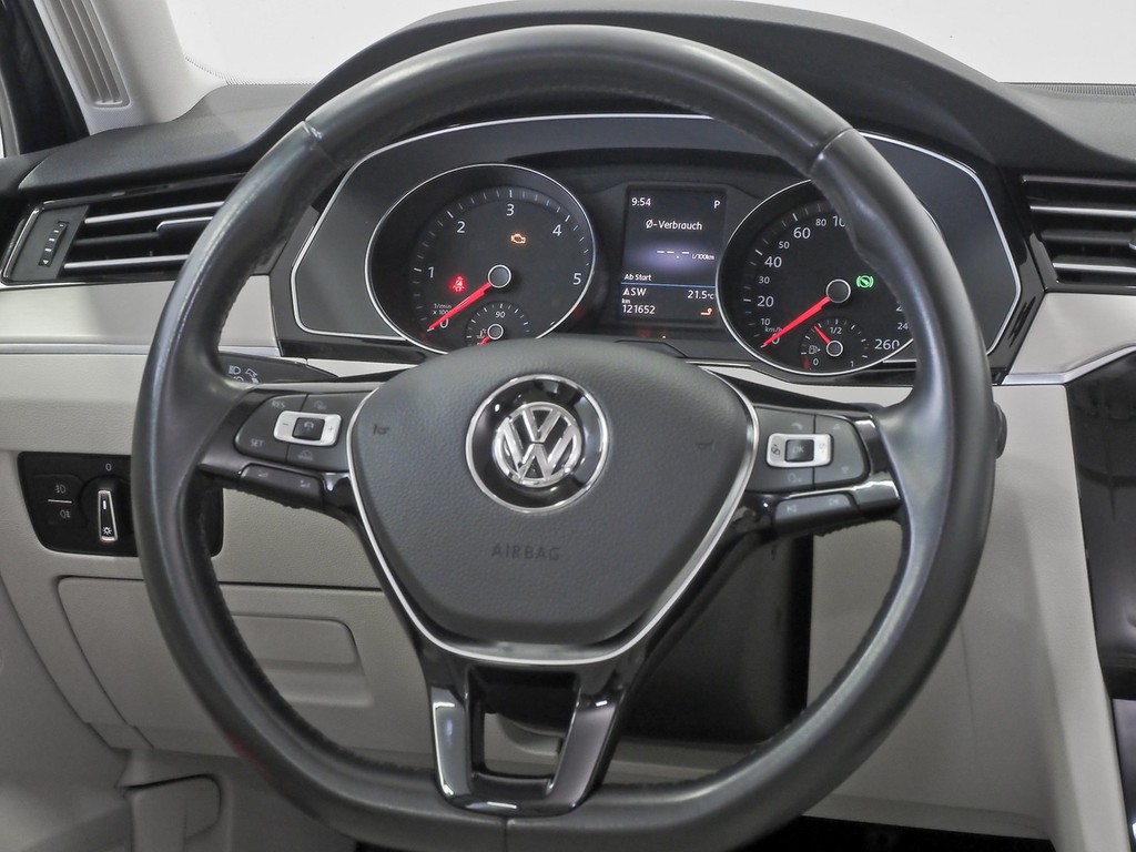 VW Passat Variant 2.0TDI HIGHLINE, LED,AHK,Navi