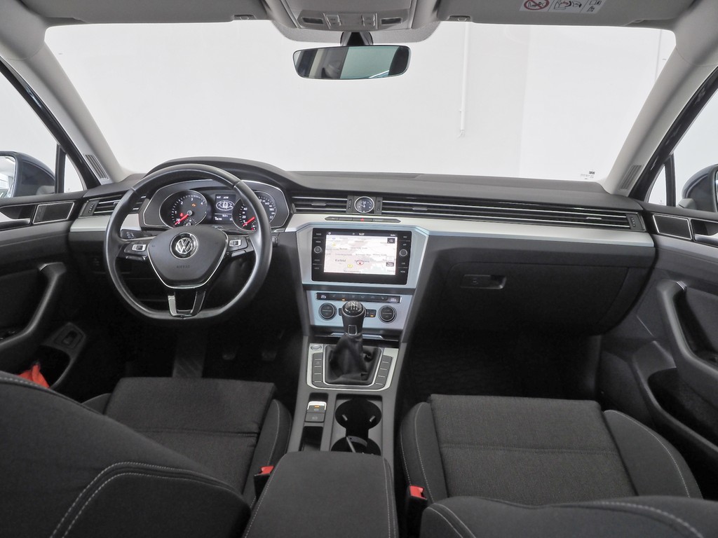 VW Passat Variant 1.6TDI COMFORTLINE, Navi,LED,AHK
