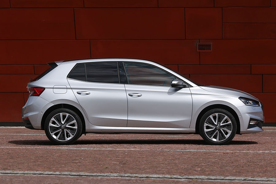 Der neue Skoda Fabia von der Seite Der neue Skoda Fabia von der Seite