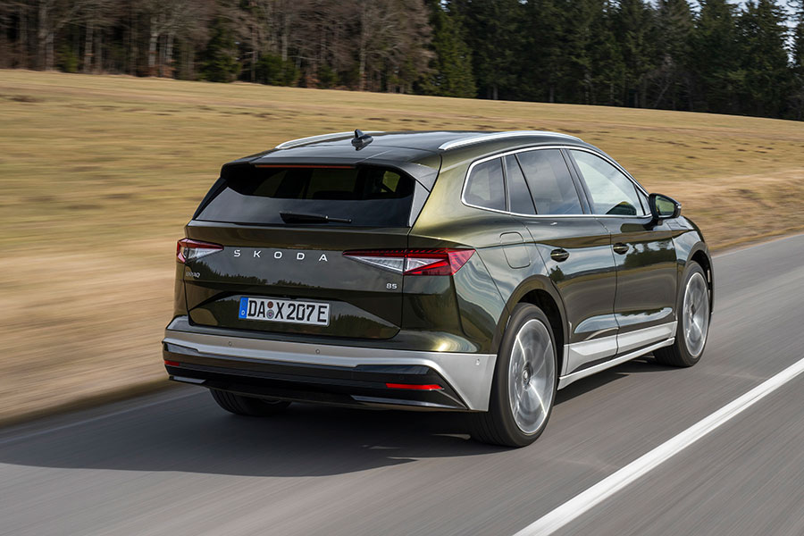 Der neue Skoda Enyaq von hinten Der neue Skoda Enyaq von hinten