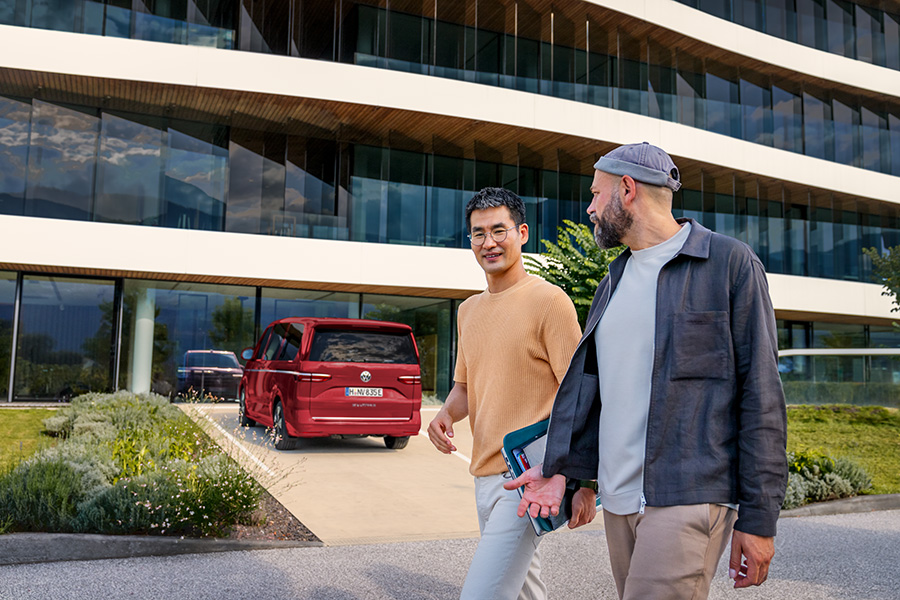 Der VW Multivan eHybrid im Autohaus Borgmann Der VW Multivan eHybrid im Autohaus Borgmann
