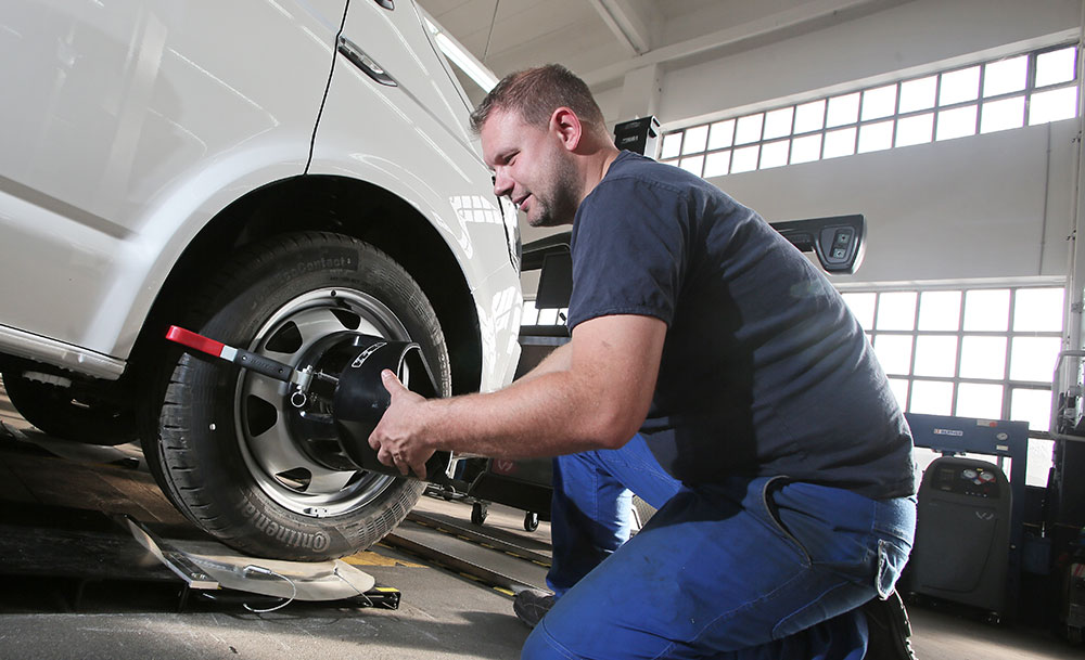 Monteur der Wohnmobil Werkstatt Krefeld