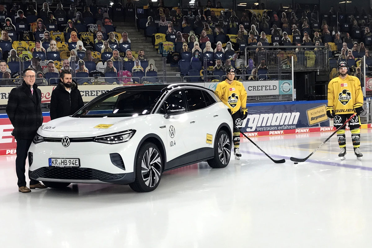 Krefeld Pinguine präsentieren den ID.4 von VW Borgmann